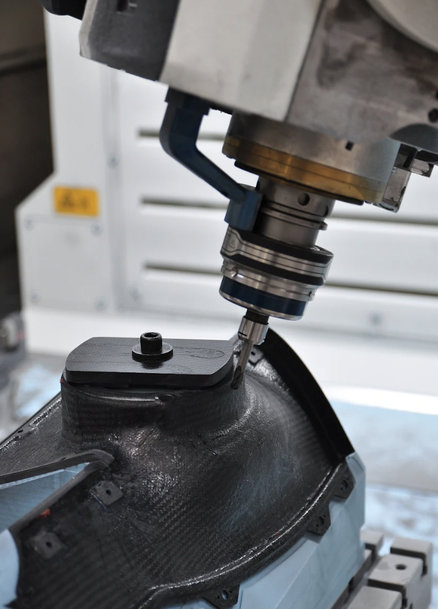 Sistema CNC abierto SINUMERIK 840D de Siemens: ESPECIALISTA DE AUTOMOVILISMO DE ALTO RENDIMIENTO A PROVEEDOR DE MERCADO ABIERTO DE MECANIZADO DE 5 EJES